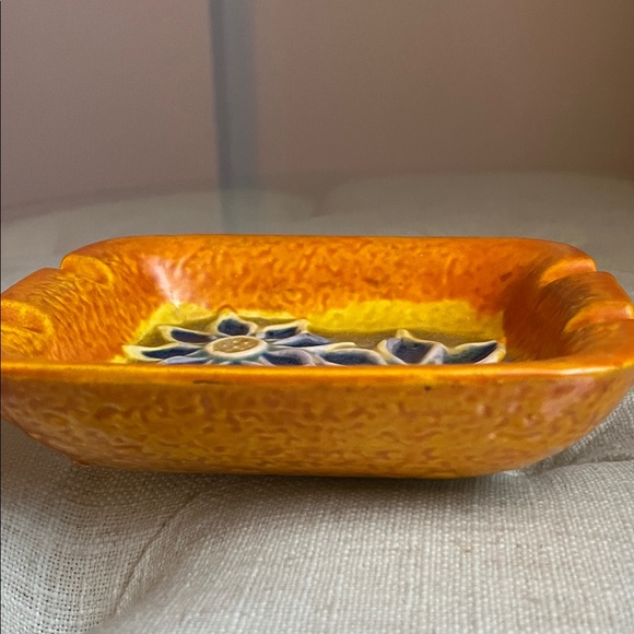 Vintage Mid Century-Modern Floral Ceramic Ashtray in Orange and Blue - Picture 4 of 7